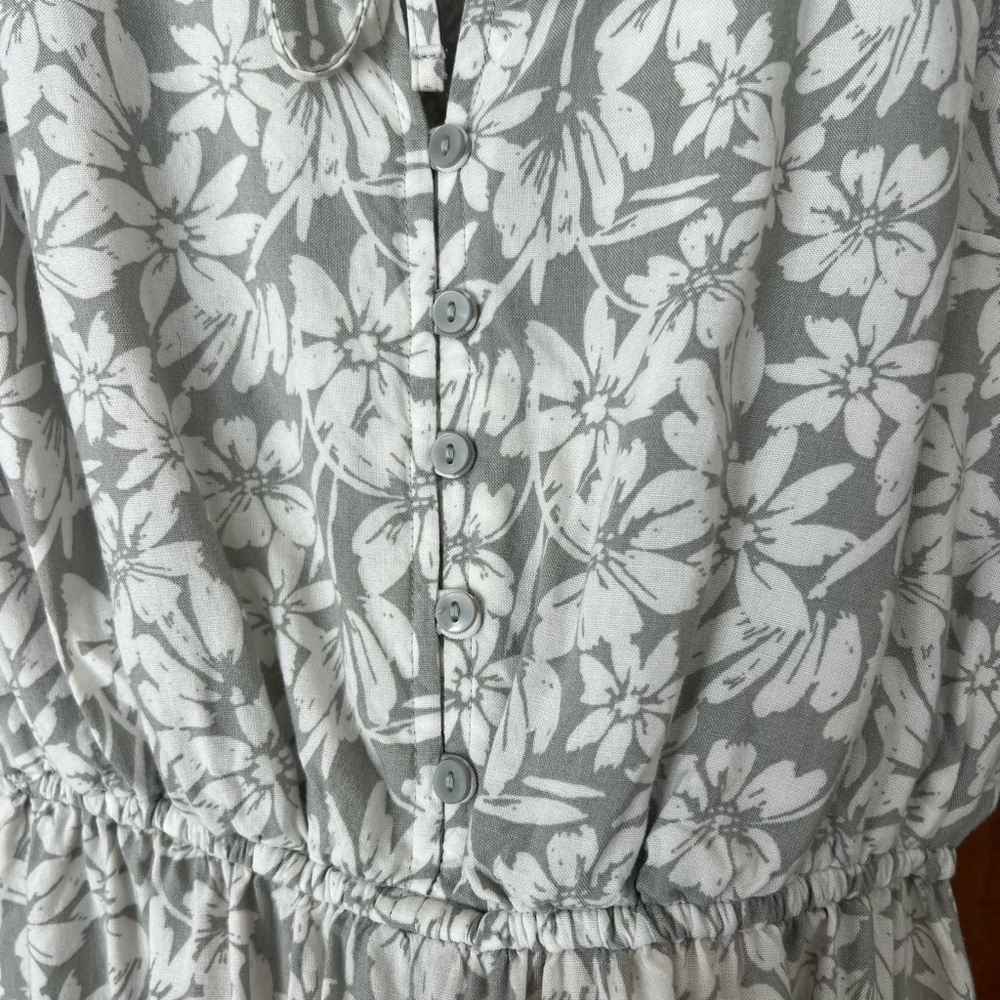 Abercrombie & Fitch Gray Floral Top - Picture 4 of 6